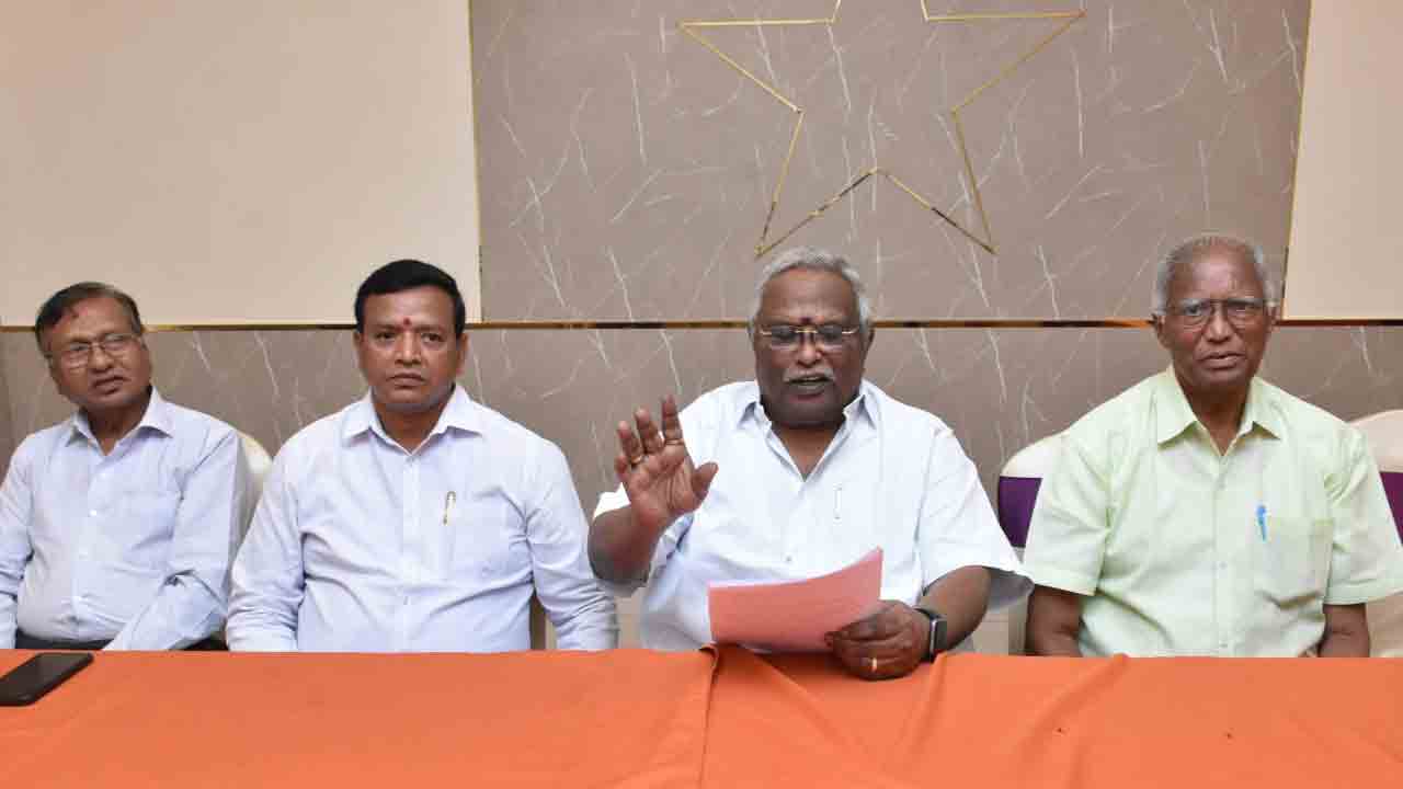 ఆర్యవైశ్య సంఘంపై వచ్చిన వదంతులు నమ్మొద్దు.. మాదారపు రాజేశ్వర్ రావు