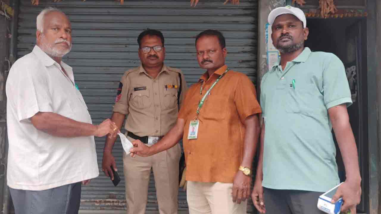 Warangal | వ‌రంగ‌ల్‌లో కాలం చెల్లిన నిత్యావసర సరుకులు సీజ్