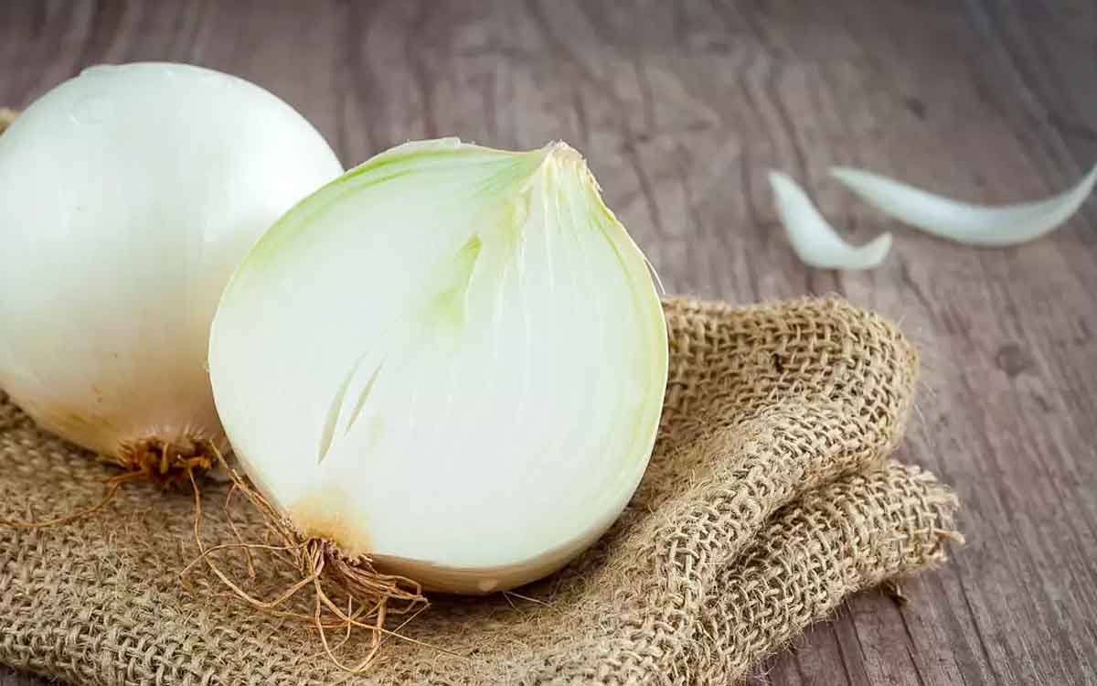 White Onions | మీరు రోజూ చేసే కూరల్లో తెల్ల ఉల్లిపాయలను వాడండి.. ఎన్ని లాభాలో తెలిస్తే షాకవుతారు..!