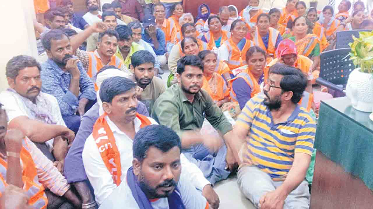 మున్సిపల్‌ కార్మికుల సమస్యలు పరిష్కరించాలి