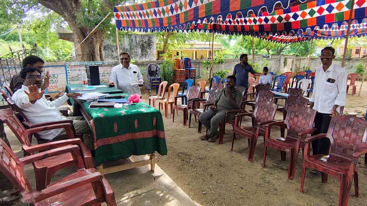 Revenue Sadassulu | రెవెన్యూ సదస్సులకు ప్రజాదరణ కరువు.. కన్నెత్తి చూడని జనాలు