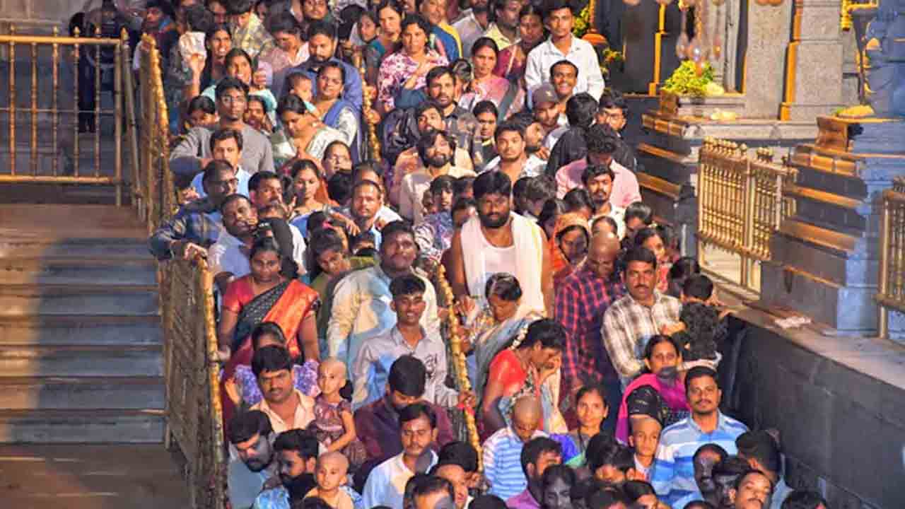 Yadagirigutta | యాదగిరీశుడి క్షేత్రంలో భక్తుల రద్దీ.. సర్వదర్శనానికి 3 గంటలు