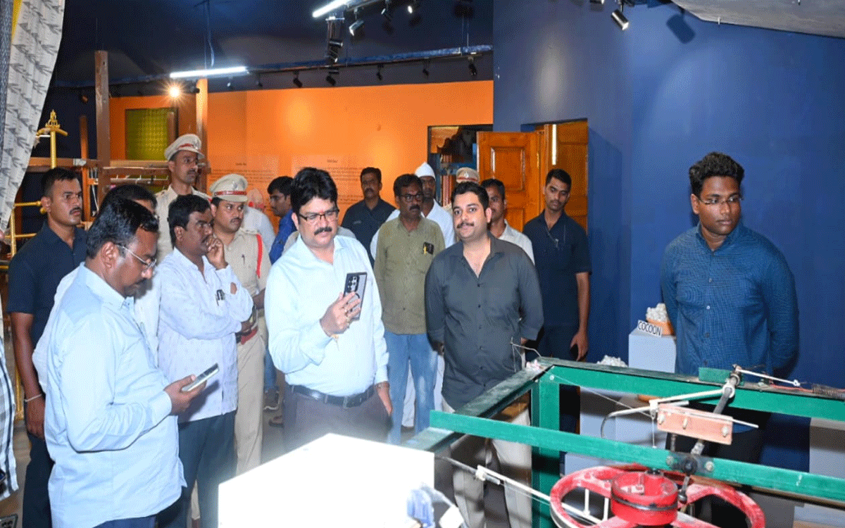 Bhoodan Pochampally : రాష్ట్ర గవర్నర్ పోచంప‌ల్లి పర్యటనను విజయవంతం చేయండి : కలెక్టర్ హనుమంతరావు