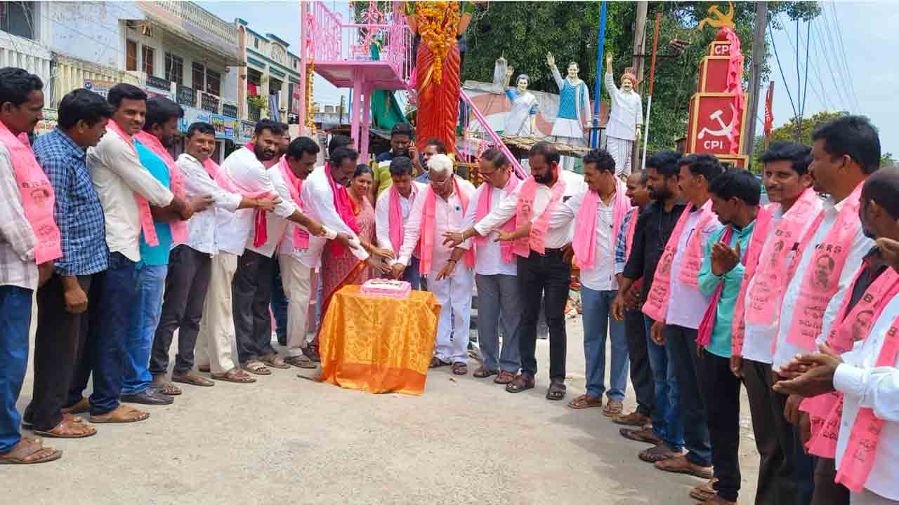 Yellandu | ఇల్లందులో ఘనంగా హరీశ్‌రావు పుట్టినరోజు వేడుకలు.. అభయాంజనేయ స్వామి ఆలయంలో ప్రత్యేక పూజలు