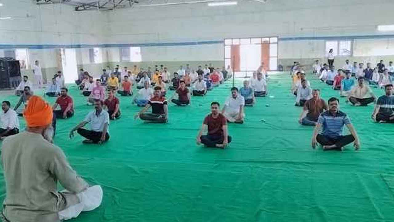 Collector Divakara T.S | యోగాతో సంపూర్ణ ఆరోగ్యం : కలెక్టర్ దివాకర టి.ఎస్.