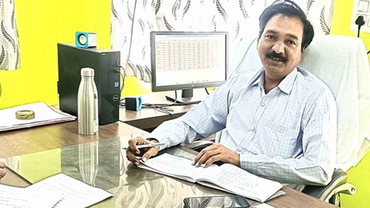 Yoga | యోగాతోనే సంపూర్ణ ఆరోగ్యం : ఎంపీడీవో వెంకటేశ్వర్లు