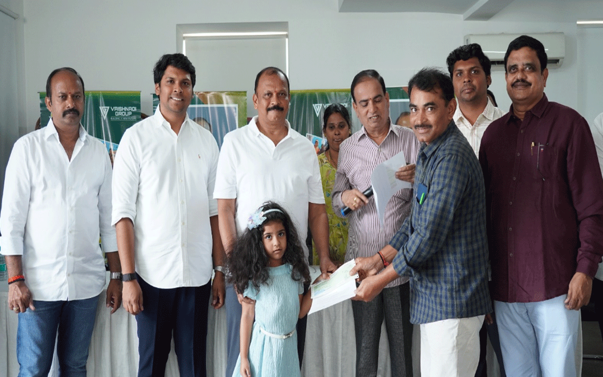 Nalgonda : విద్యార్థుల‌కు వైఆర్‌పీ ఫౌండేష‌న్ స్కాల‌ర్‌షిప్స్ అంద‌జేత‌