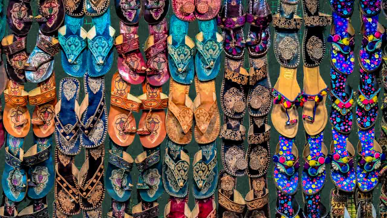 కొల్హాపురి చెప్పుల ‘చోరీ’