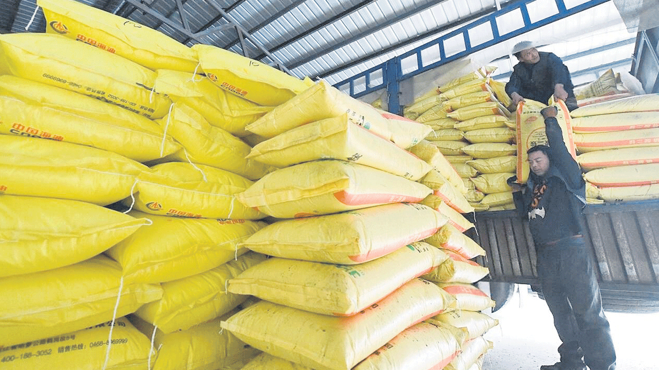 ఎరువులు సరిపోయేనా.. యూరియా కొరత.. రైతన్న వ్యథ