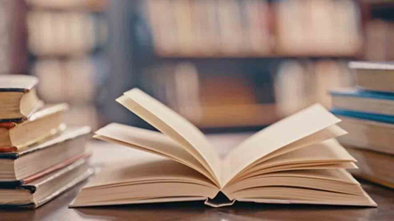 మొఘలులు ‘హంతకులు, ఆలయాల విధ్వంసకులు’