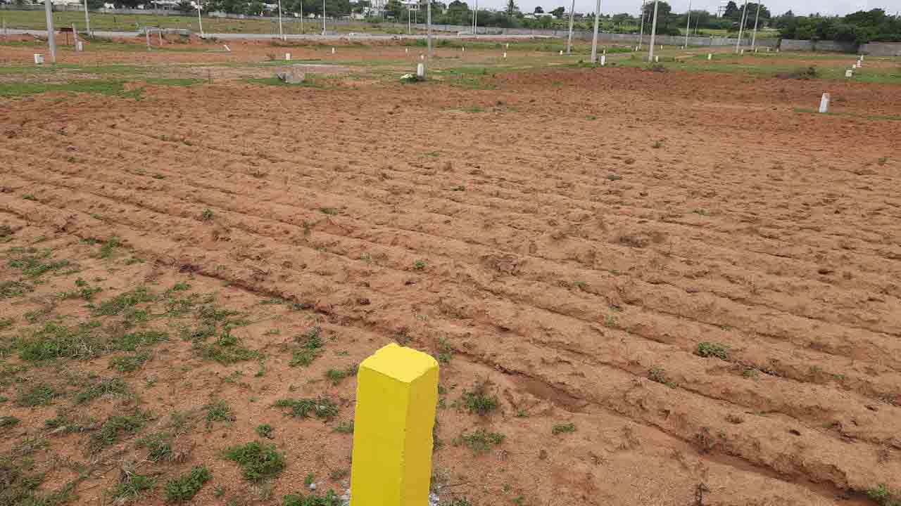 ఉద్యోగుల భూమిపై 100 కోట్ల డీల్‌.. కీలక మంత్రి తెరచాటు బేరం?