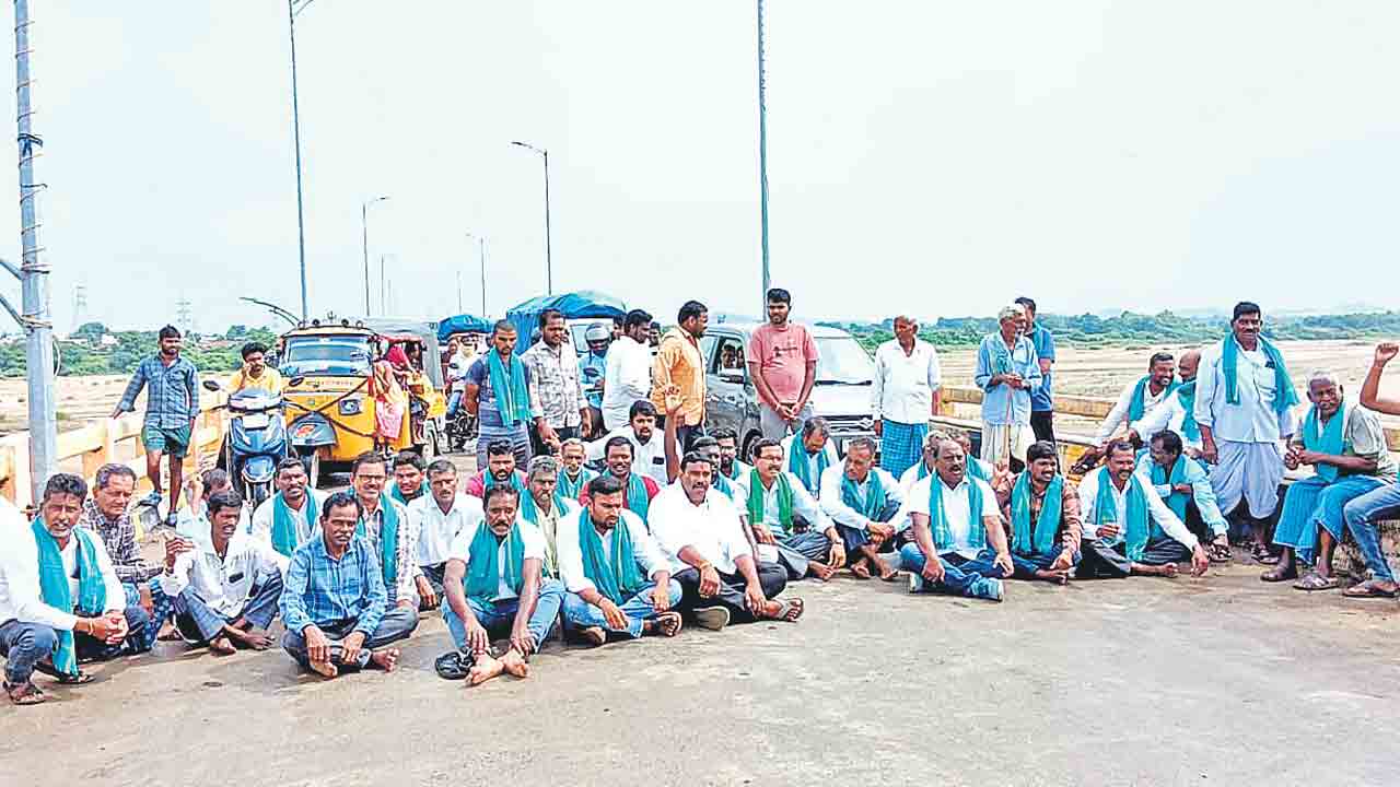 నీళ్లియ్యకుంటే మధ్యమానేరు ముట్టడిస్తాం