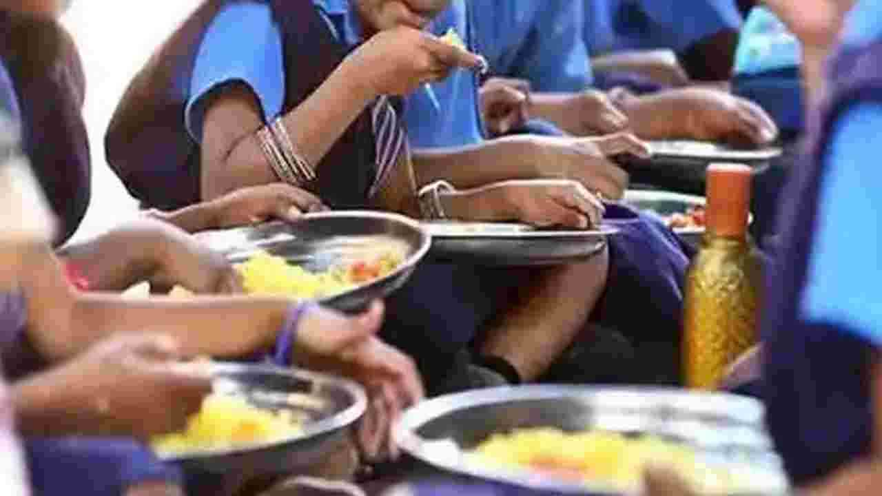 ఫుడ్‌ పాయిజన్‌ ఘటనపై హెచ్‌ఆర్సీలో ఫిర్యాదు