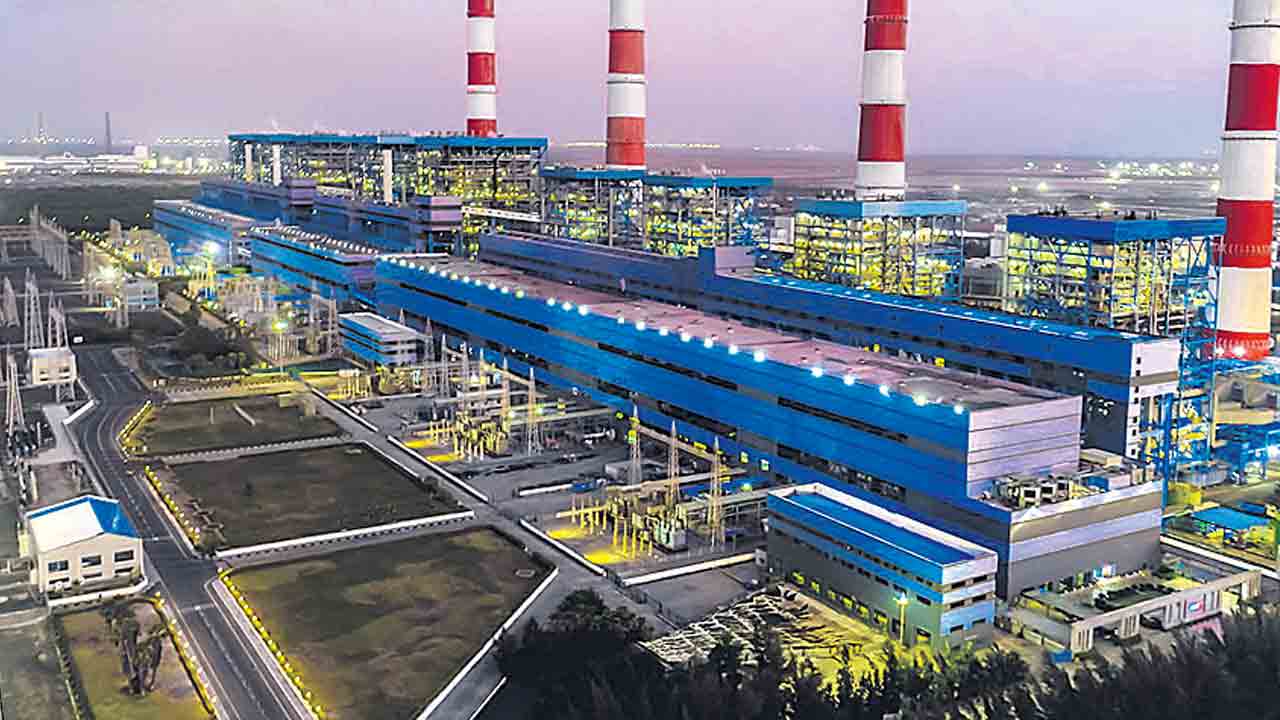 అదానీ కోసం డబుల్‌ ఇంజిన్‌ సర్కార్లు.. విద్యుత్తు కాంట్రాక్టుల్లో అదానీ కంపెనీలకు అనుచిత లబ్ధి