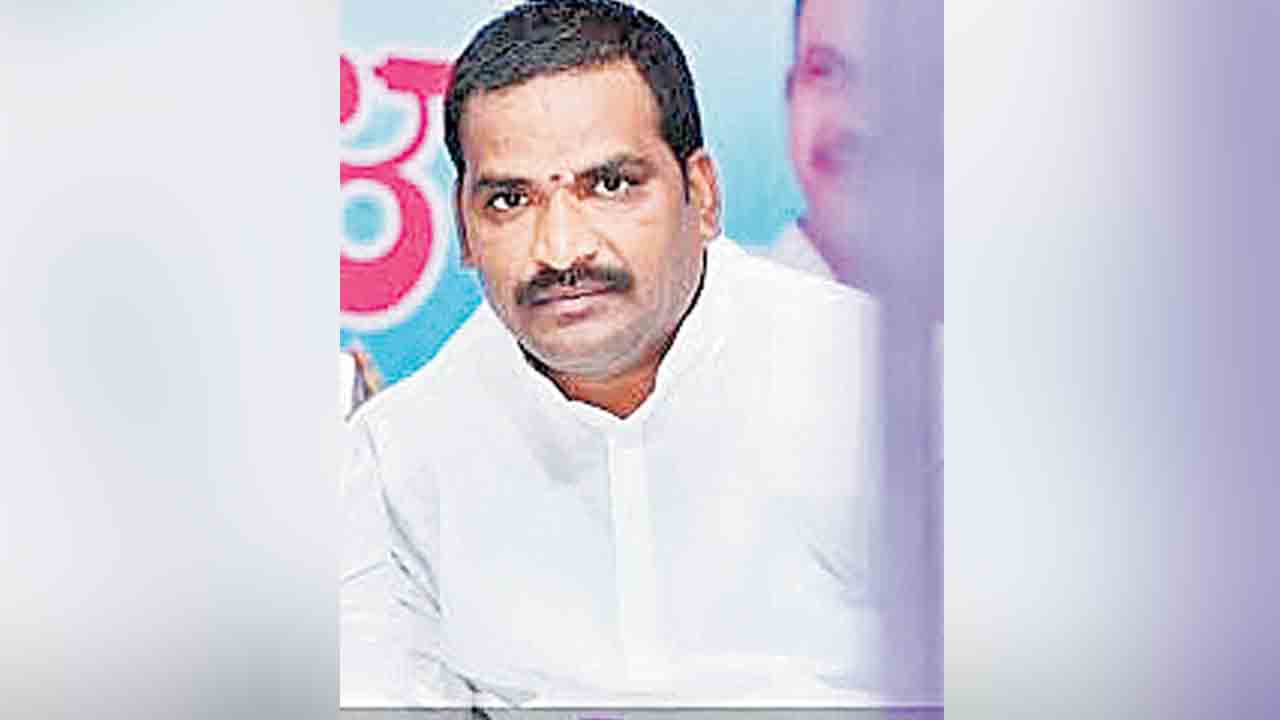 బీర్ల ఐలయ్యపై అనర్హత వేటు.. ఆలేరు ఎమ్మెల్యేకు పొంచి ఉన్న పదవీగండం