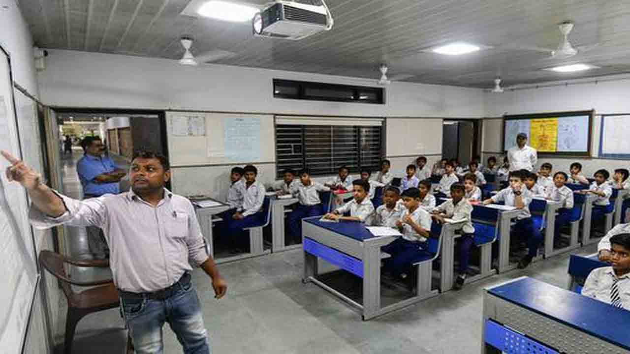 సెక్షన్‌కు 45 మందిని మించి చేర్చుకోవద్దు.. అనుబంధ పాఠశాలలకు సీబీఎస్‌ఈ స్పష్టీకరణ