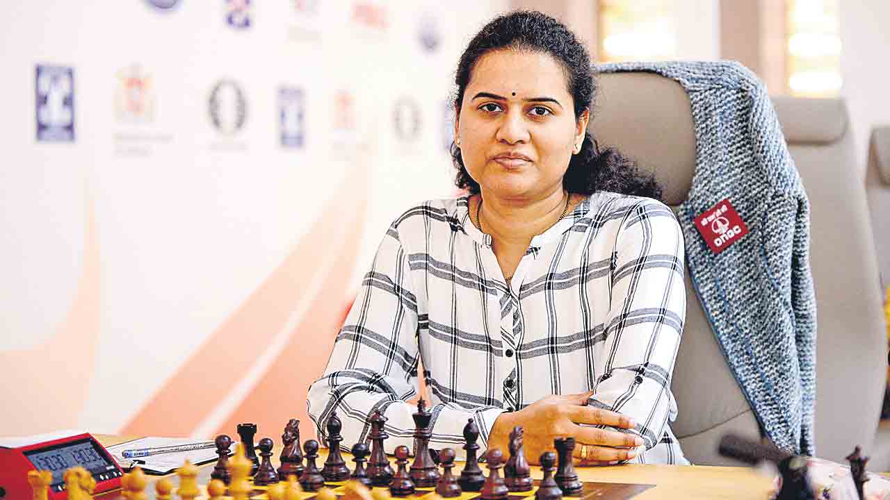 ఫైనల్లో హంపి.. సెమీస్‌లో టింగ్జి లీపై అద్భుత విజయం