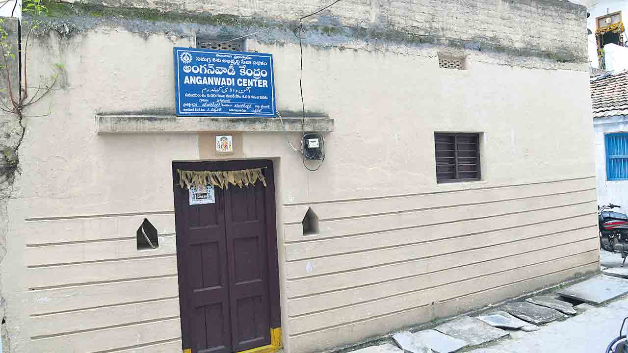 అంగన్‌వాడీ.. అవస్థల ఒడి.. ఆరు నెలలుగా అద్దె ఇళ్లకు కిరాయిలు లేవు