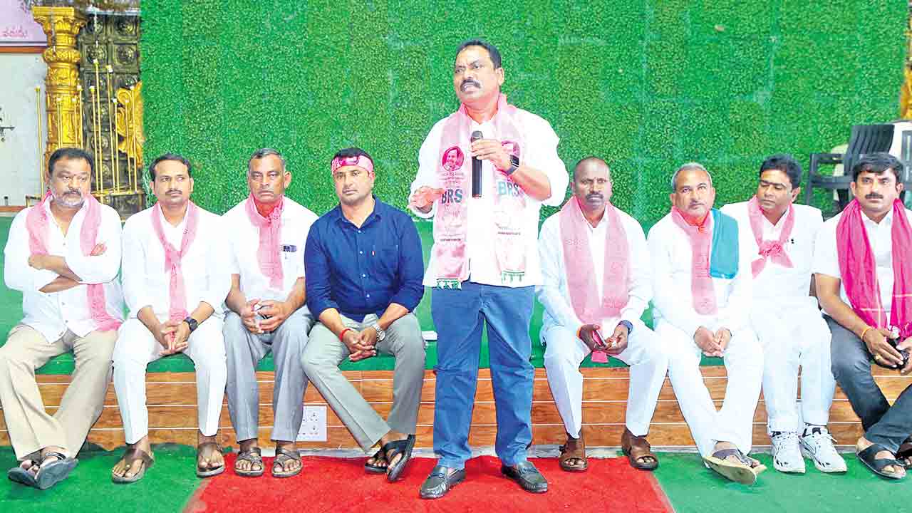 గులాబీ జెండా ఎగురవేద్దాం.. కాంగ్రెస్‌ మోసపూరిత హామీలను ప్రజలకు వివరిద్దాం