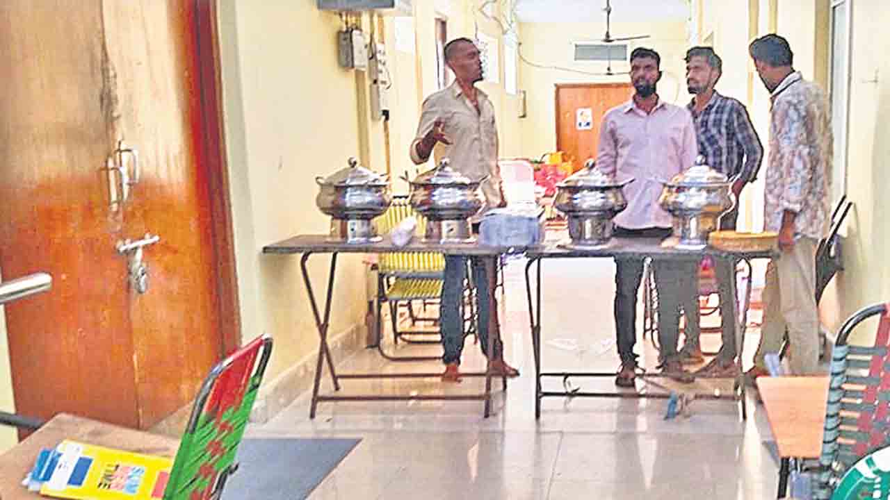 ప్రైవేట్‌కు అడ్డాగా.. సిటీ సెంట్రల్‌ ల్రైబరీ