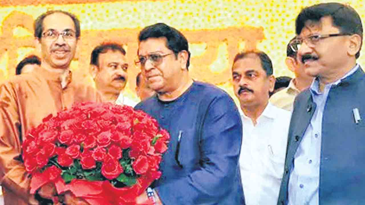 13 ఏళ్ల తర్వాత మాతోశ్రీకి రాజ్‌ ఠాక్రే.. బాలాసాహెబ్‌ మృతి తర్వాత ఇదే తొలిసారి