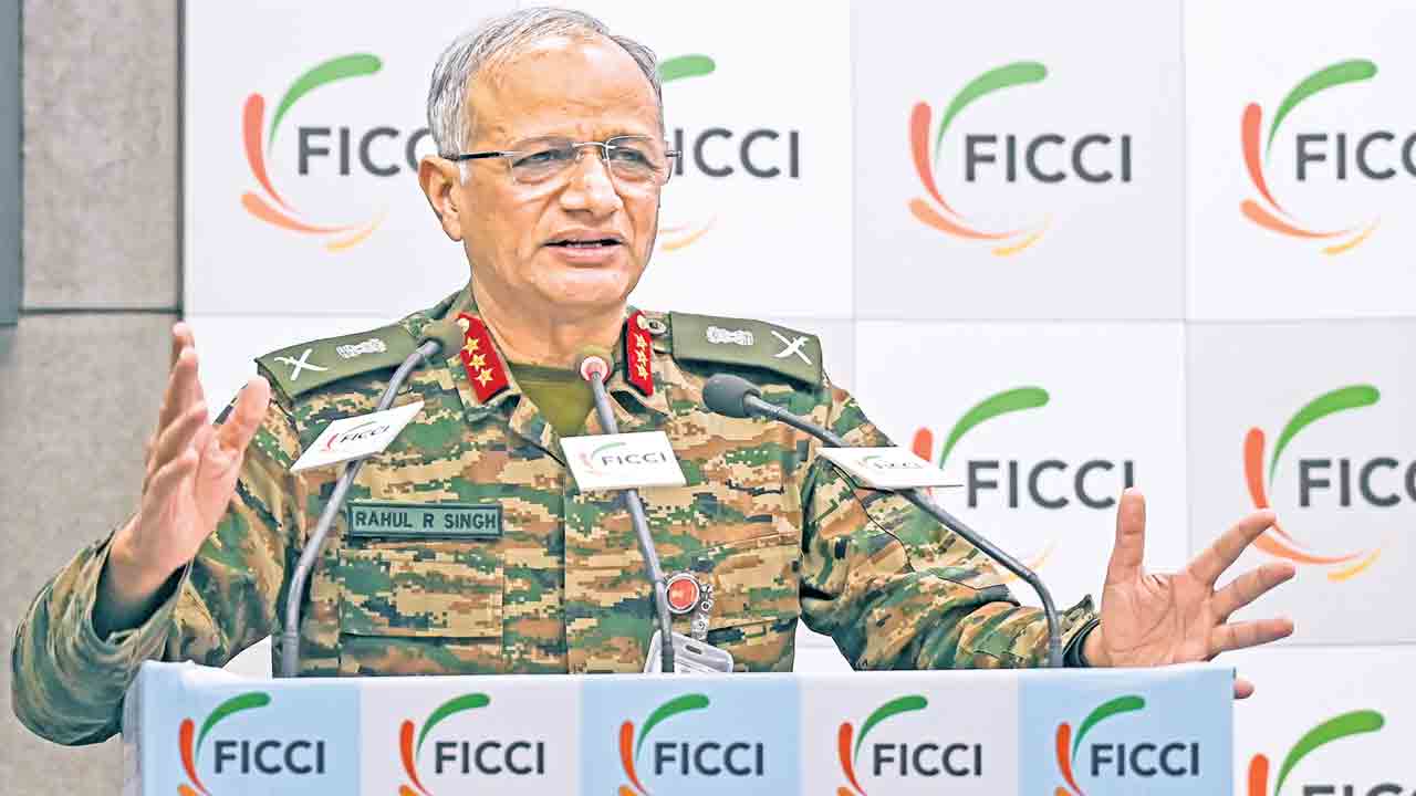 ఒక సరిహద్దు, ముగ్గురు శత్రువులు