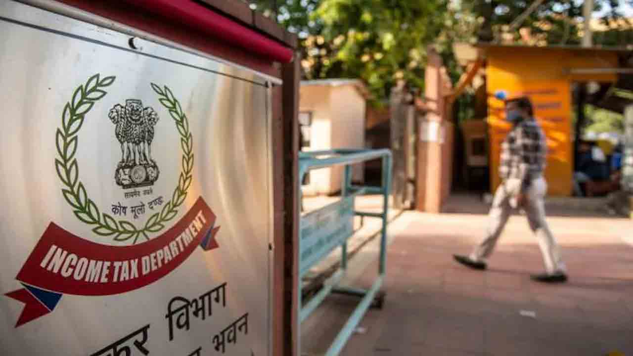 ఆదూరి గ్రూప్స్‌లో ఐటీ సోదాలు