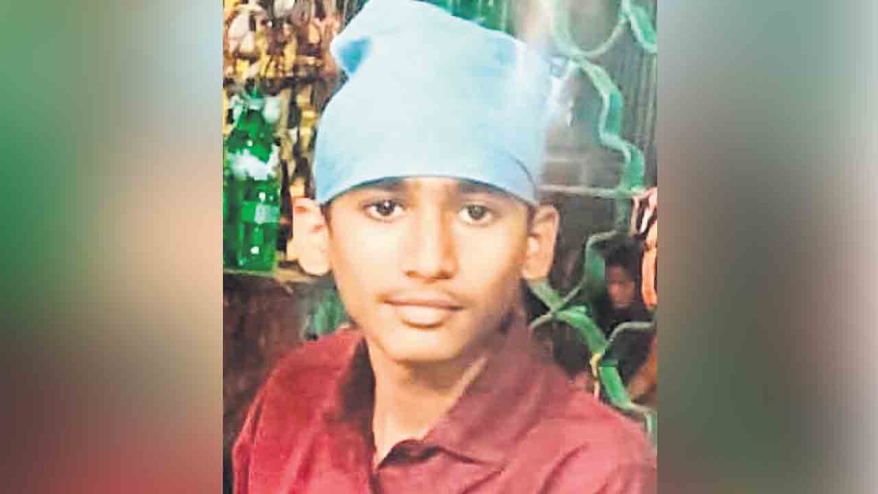 ‘ఒంటరి‘ విద్యార్థి ఆత్మహత్య