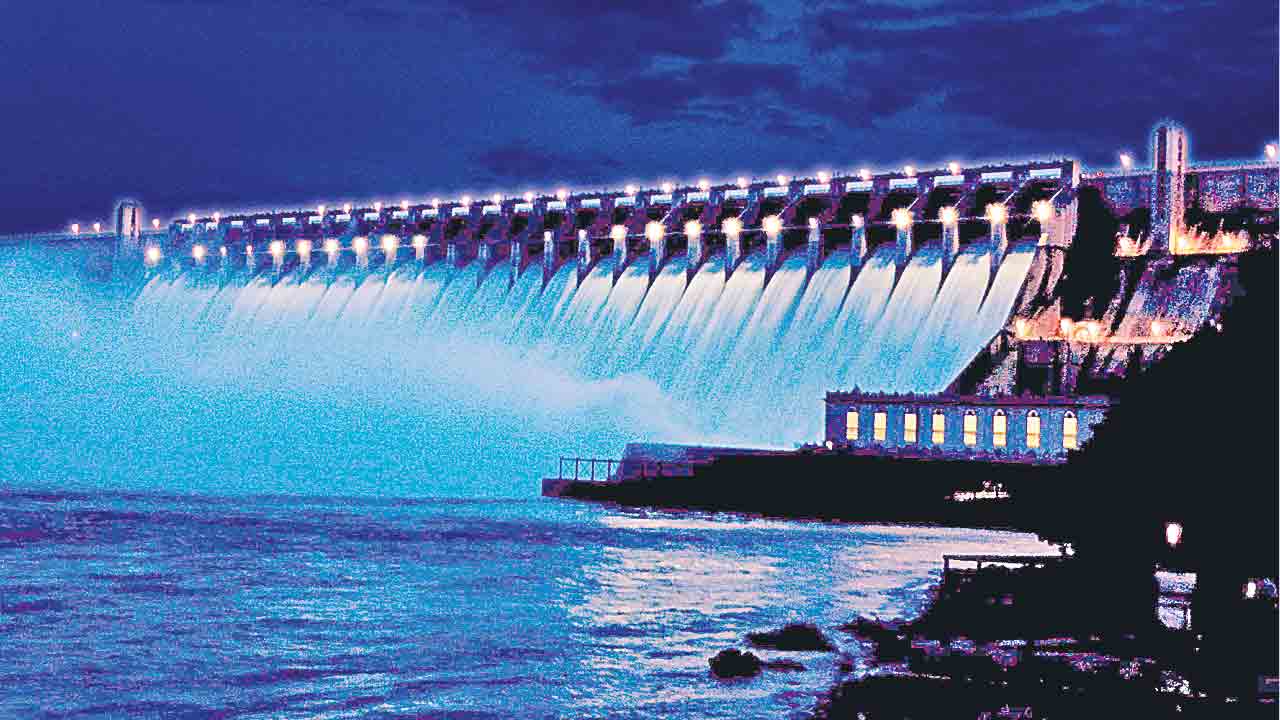 క్రస్ట్‌గేట్ల పైనుంచి కృష్ణమ్మ పరవళ్లు.. సాగర్‌ ప్రాజెక్ట్‌ 26 గేట్ల ద్వారా 2,04,048 క్యూసెక్కుల నీటి విడుదల