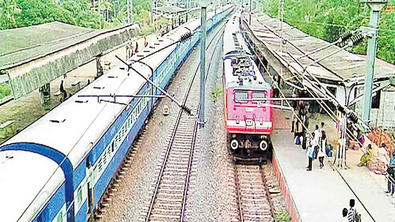 ఎస్‌సీఆర్‌ నుంచి మధిర స్టేషన్‌ ఔట్‌.. మూడు డివిజన్లకే పరిమితమైన దక్షిణ మధ్య రైల్వే