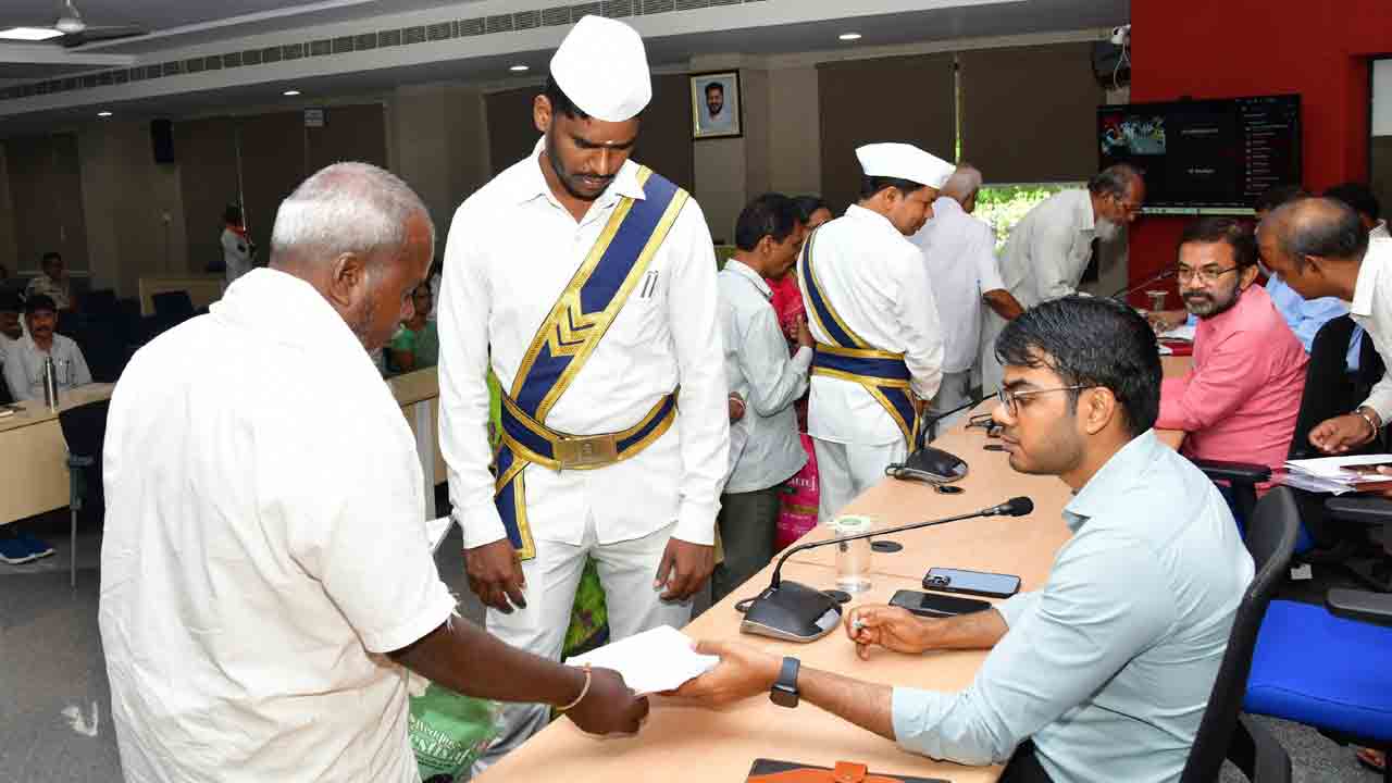 ప్రజావాణి అర్జీలు పరిష్కరించాలి.. 10లోగా మొక్కలకు గుంతలు సిద్ధం చేయాలి