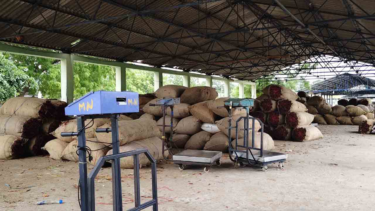 జీరో దందా కోసం.. ఖమ్మం ఏఎంసీలో సిండికేట్‌ అయిన వ్యాపారులు