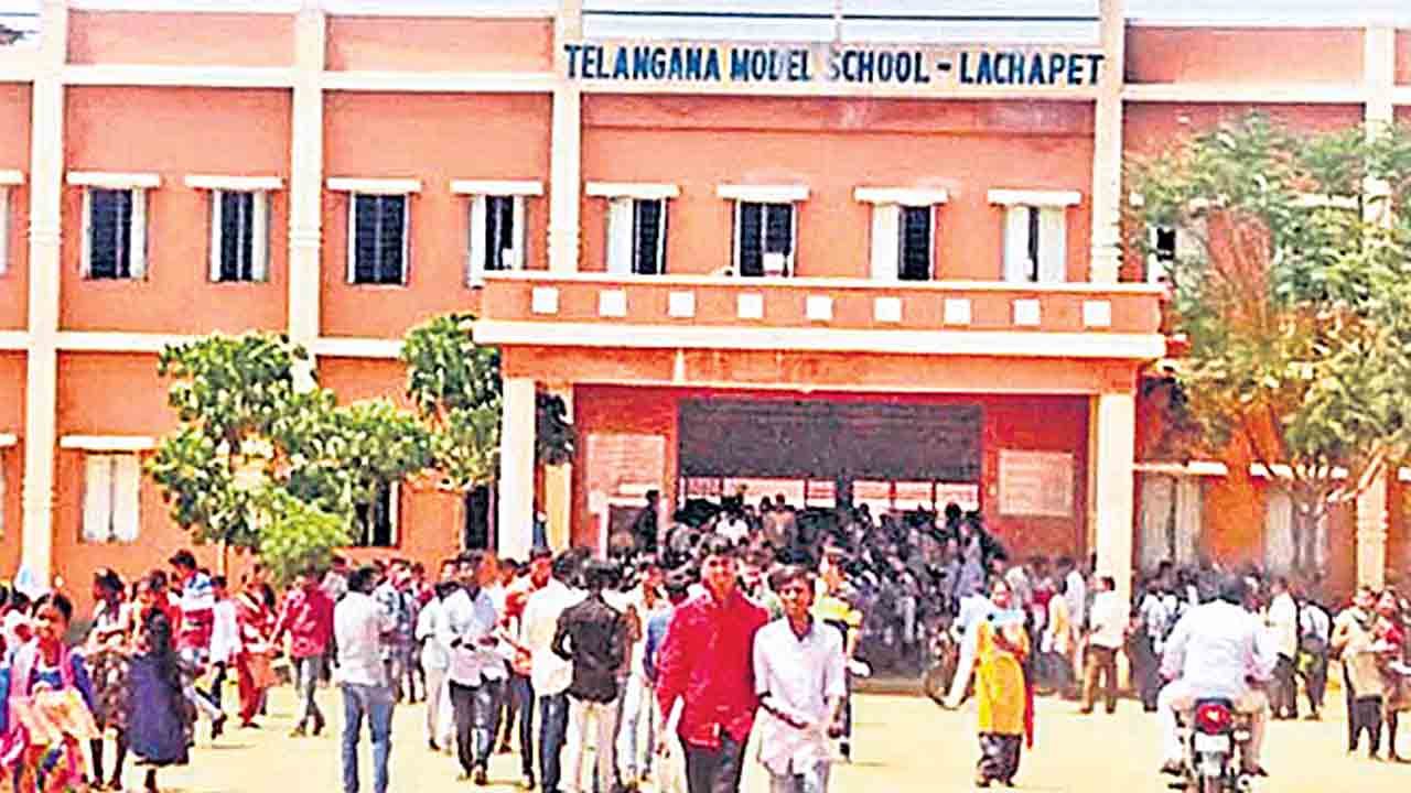 సార్లు అగ్వకు దొరికిండ్రా?