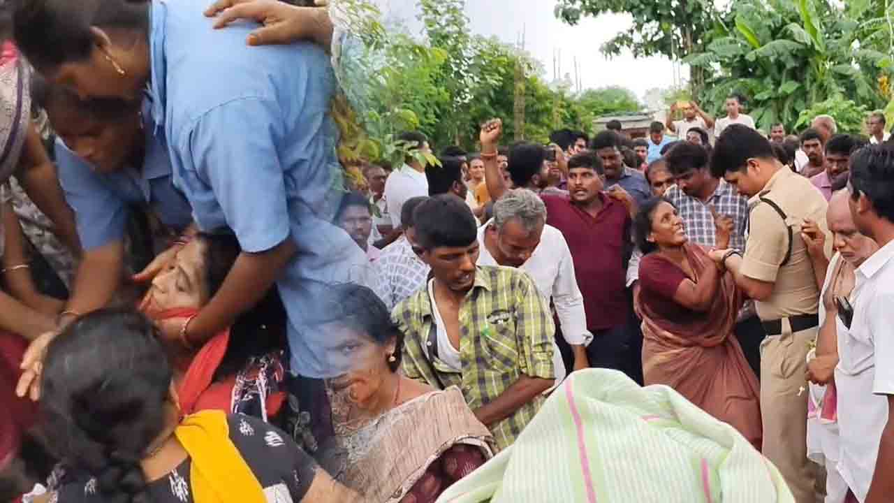 భద్రగిరి ఈవోపై దాడి