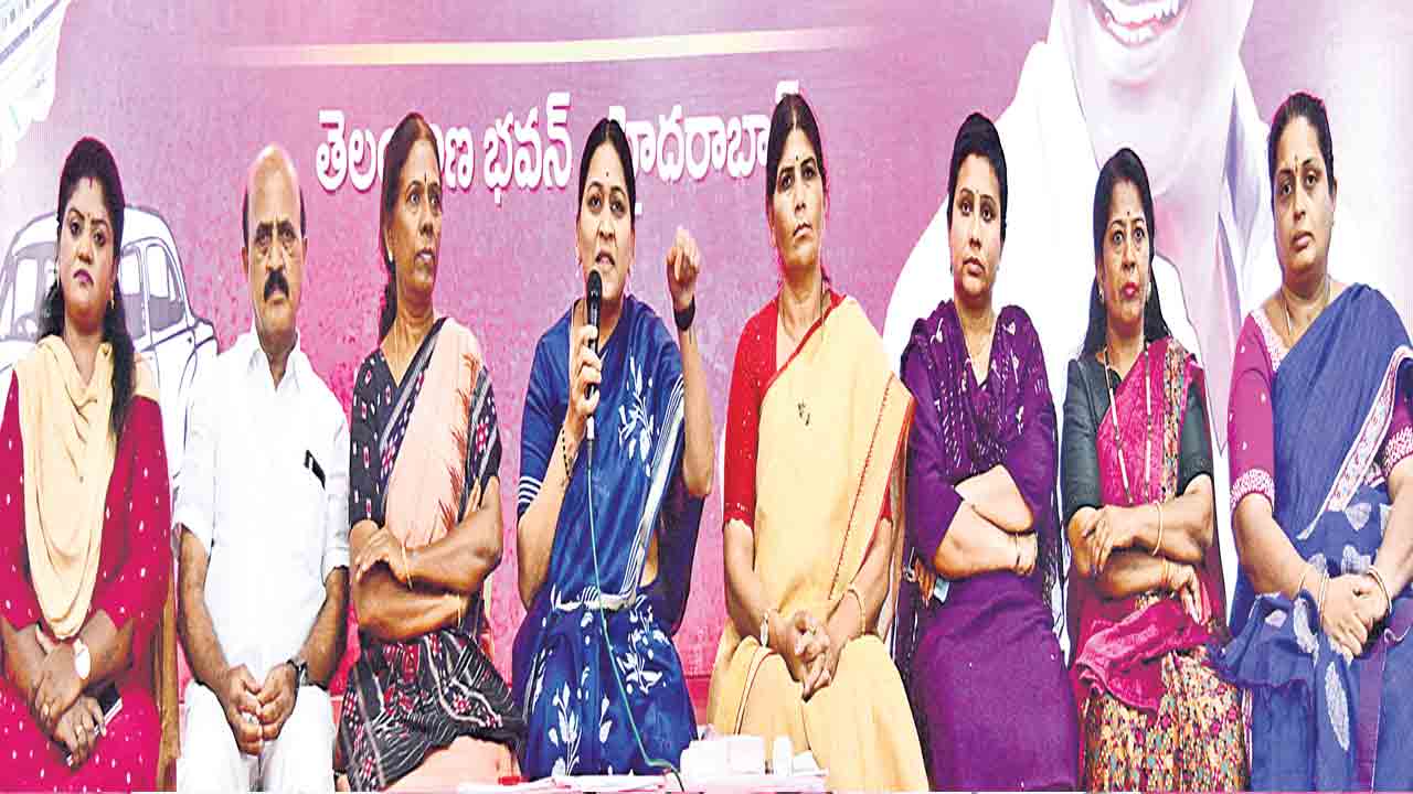 ఆదివాసీ బిడ్డవైతే అడ్డదిడ్డంగా మాట్లాడొచ్చా?