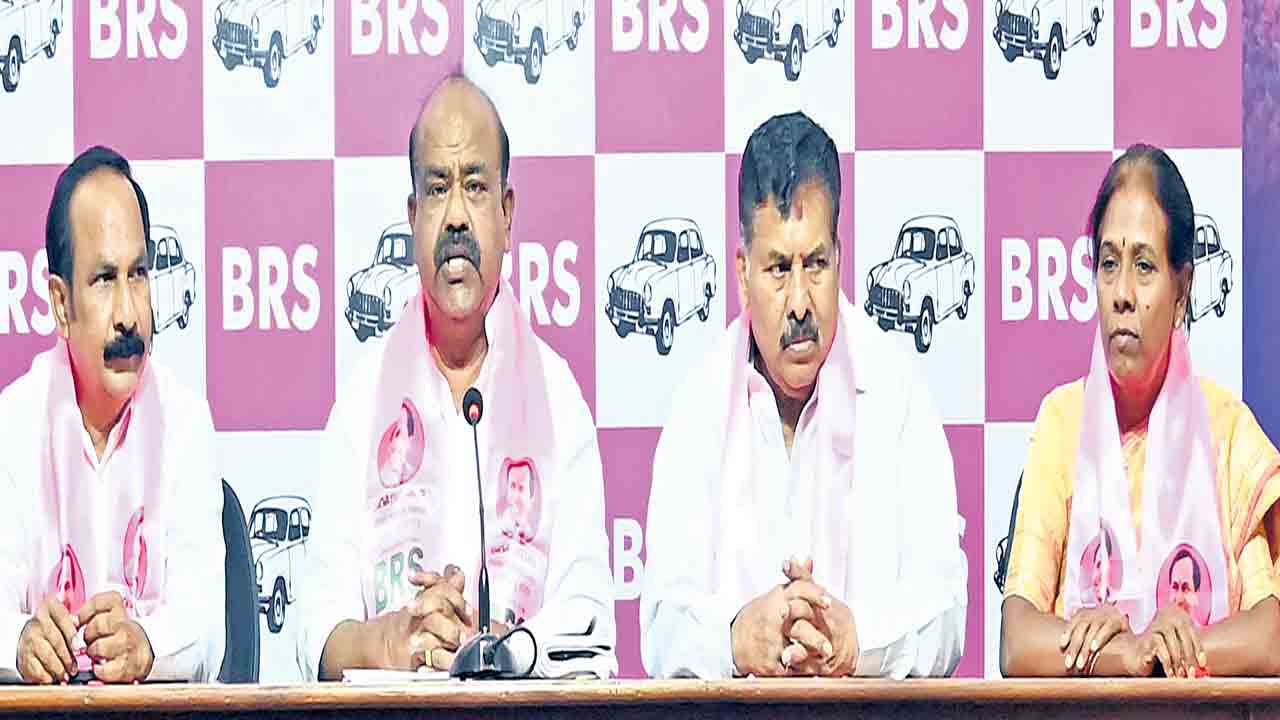 సీఎం విమానాల్లో తిరుగుడే.. నిధులేవీ?