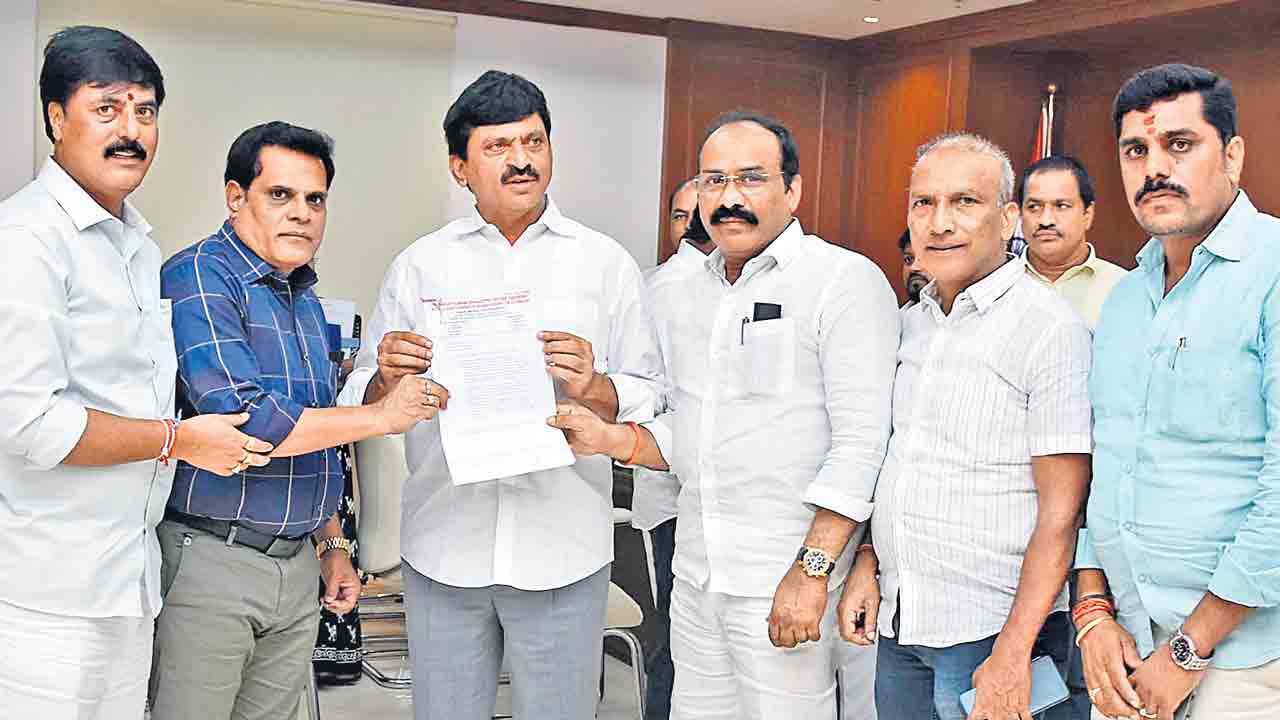 పొంగులేటితో ఉద్యోగ సంఘాల జేఏసీ భేటీ