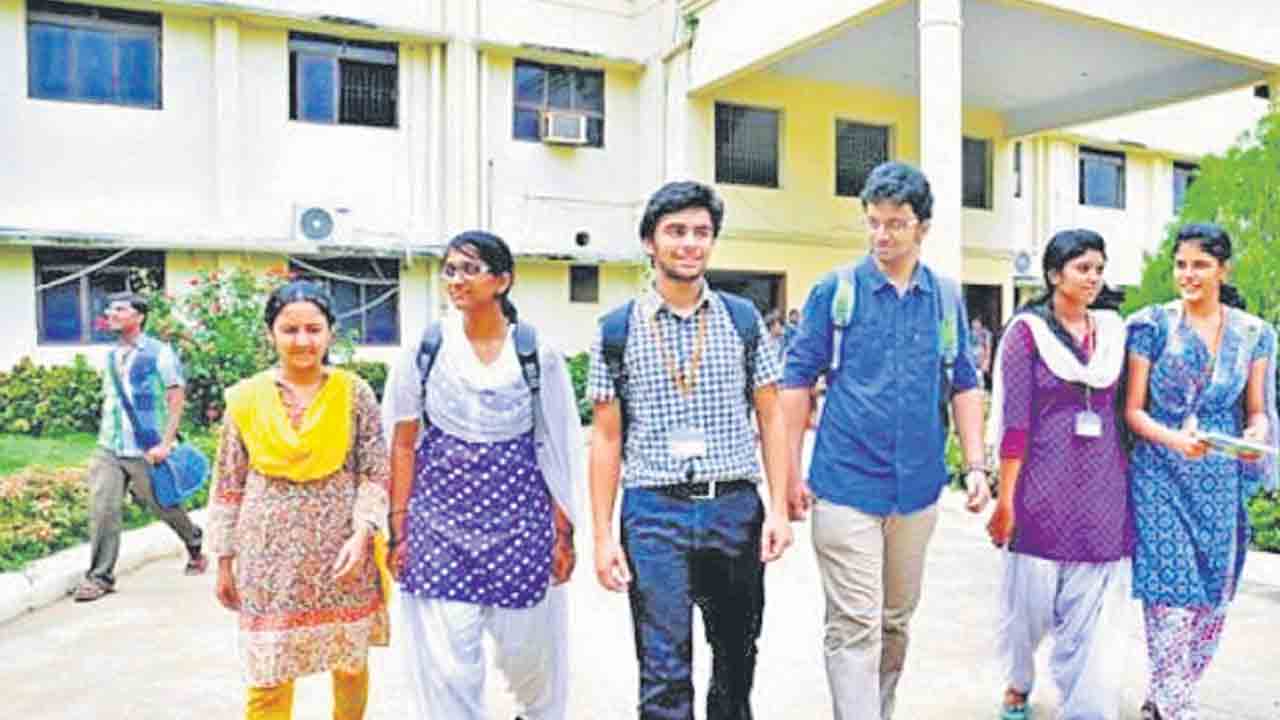 ఇంజినీరింగ్‌లో మళ్లీ 17వేల సీట్లు ఖాళీ