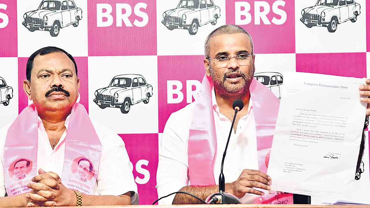 దాగుడు మూతలు.. దొంగ మాటలు!