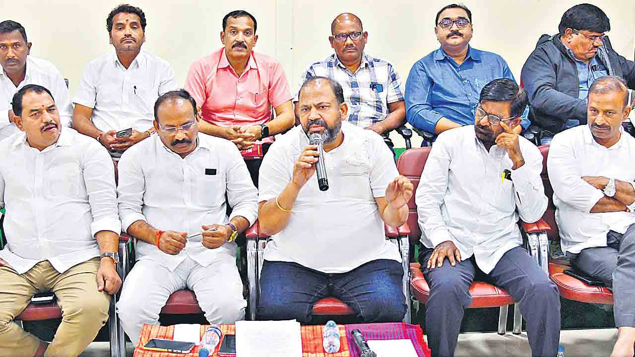 ఆగస్టు 15 డెడ్‌లైన్‌!