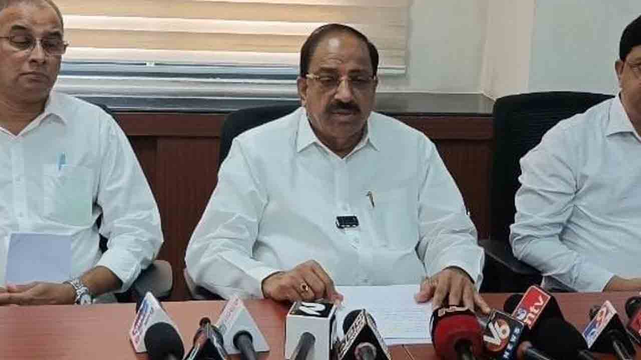 యూరియాపై చెరో మాట