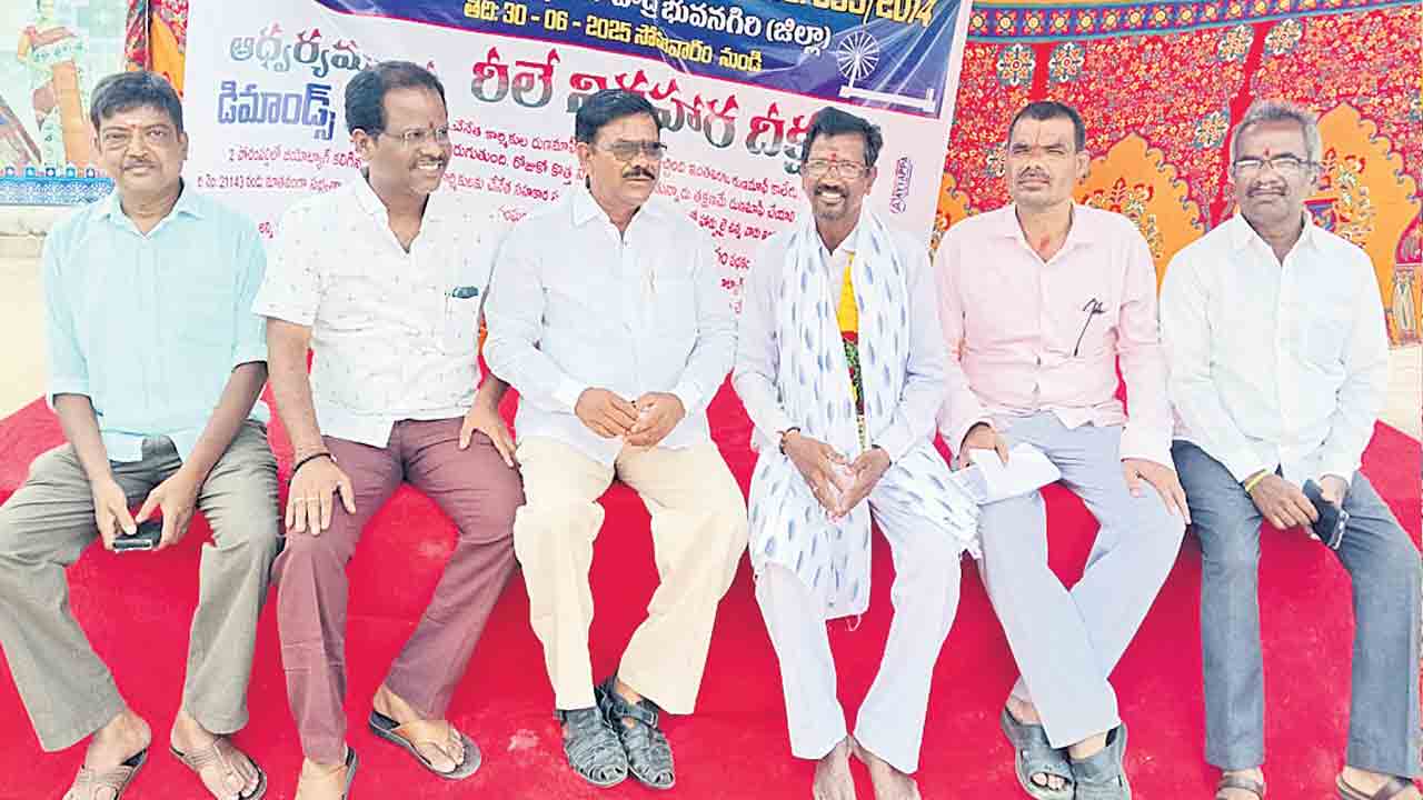 నేత కార్మికులకు రుణమాఫీ చేయాలి