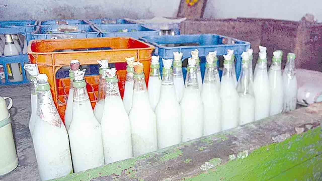 కల్తీని అరికట్టలేక కల్లుపై నిషేధమా?.. కల్లు కల్తీ జరిగిన దుకాణాలు కాంగ్రెస్‌ నాయకులవే