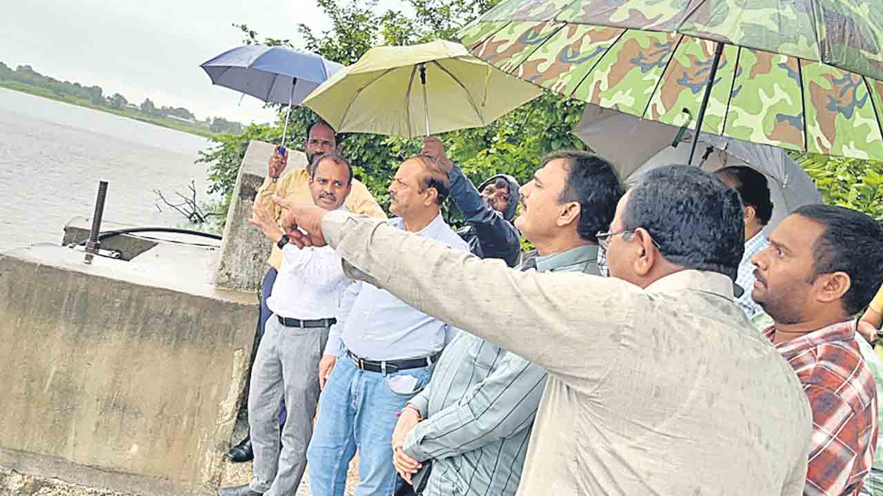క్షేత్రస్థాయిలో పర్యటించాలి