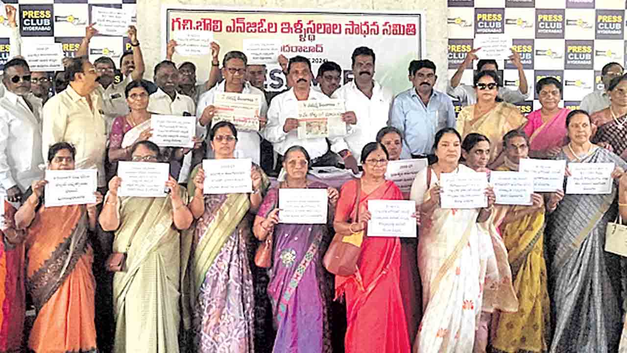 మా స్థలాలు మాకు అప్పగించండి