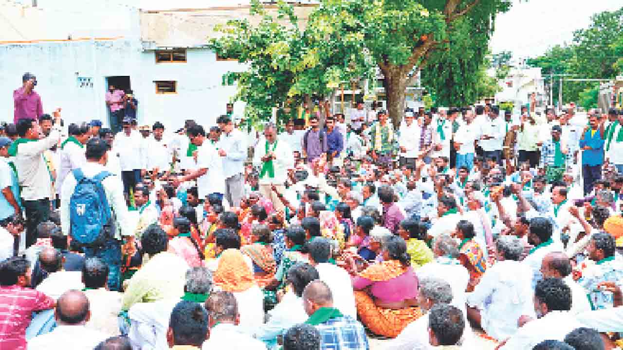 కలెక్టరేట్ ముటంటఢీకి కదం తొక్మి..
