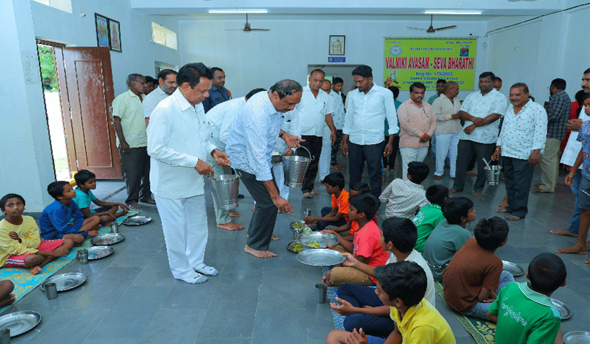 Valmiki Awasam | జగిత్యాల వాల్మీకి ఆవాసంలో పుట్టినరోజు వేడుకలు.. హాజరైన ఎమ్మెల్యే డాక్టర్ సంజయ్కుమార్