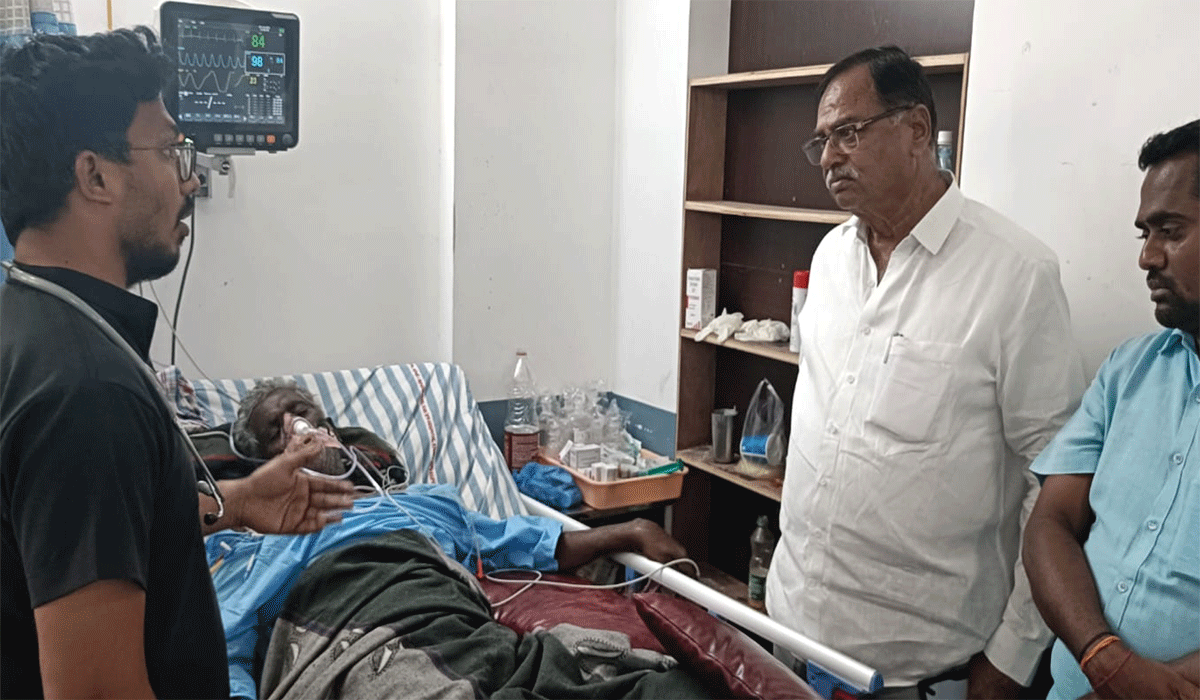 Dasari Manohar Reddy | జర్నలిస్టు, కౌన్సిలర్ ల కుటుంబాలకు మాజీ ఎమ్మెల్యే దాసరి మనోహర్ రెడ్డి పరామర్శ