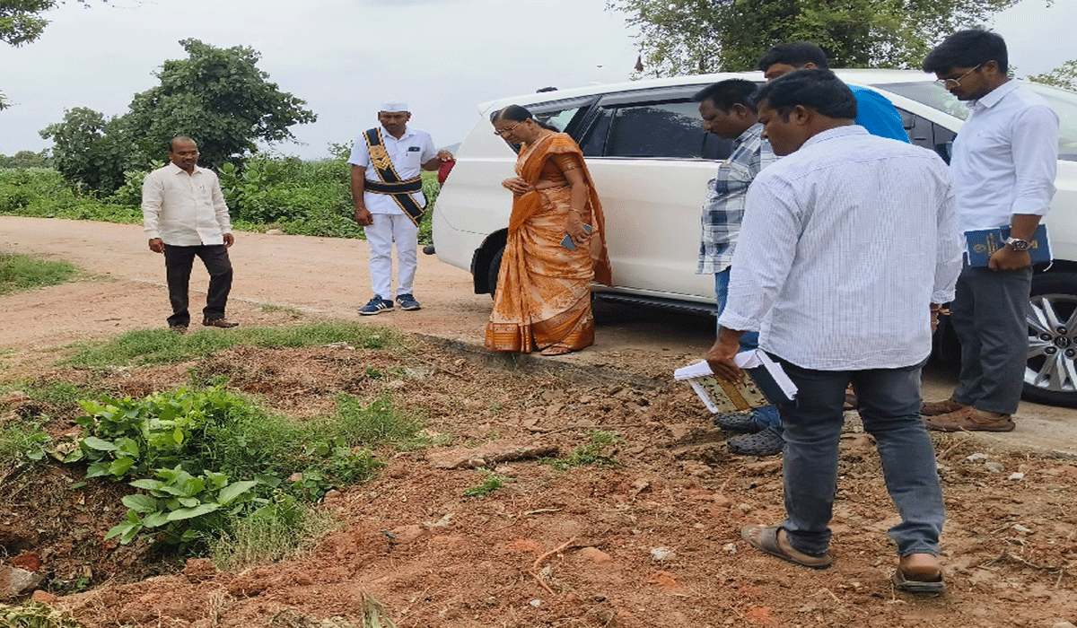 Sanitation work | పారిశుధ్య పనుల్లో అలసత్వం వద్దు.. జిల్లా అదనపు కలెక్టర్ బీఎస్ లత