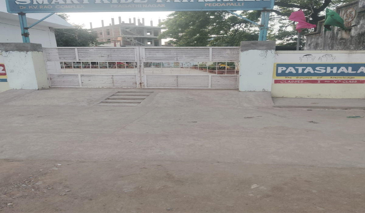 Education | ప్రైవేట్ పాఠశాలల పై పర్యవేక్షణ ఏదీ ?..  అసౌకర్యాలు.. అపరిశుభ్రంలో చదువులు